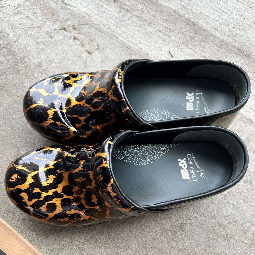 Dansko XP 2.0 cheetah leopard professional clog 39
